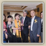 2015年10月8日 聯歡晚宴 暨賀 
鄭耀棠議員榮獲大紫荊勳章
梁安琪主席榮獲銅紫荊星章